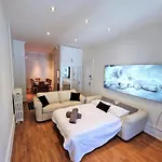 Le Majestic Superbe Centre 아파트